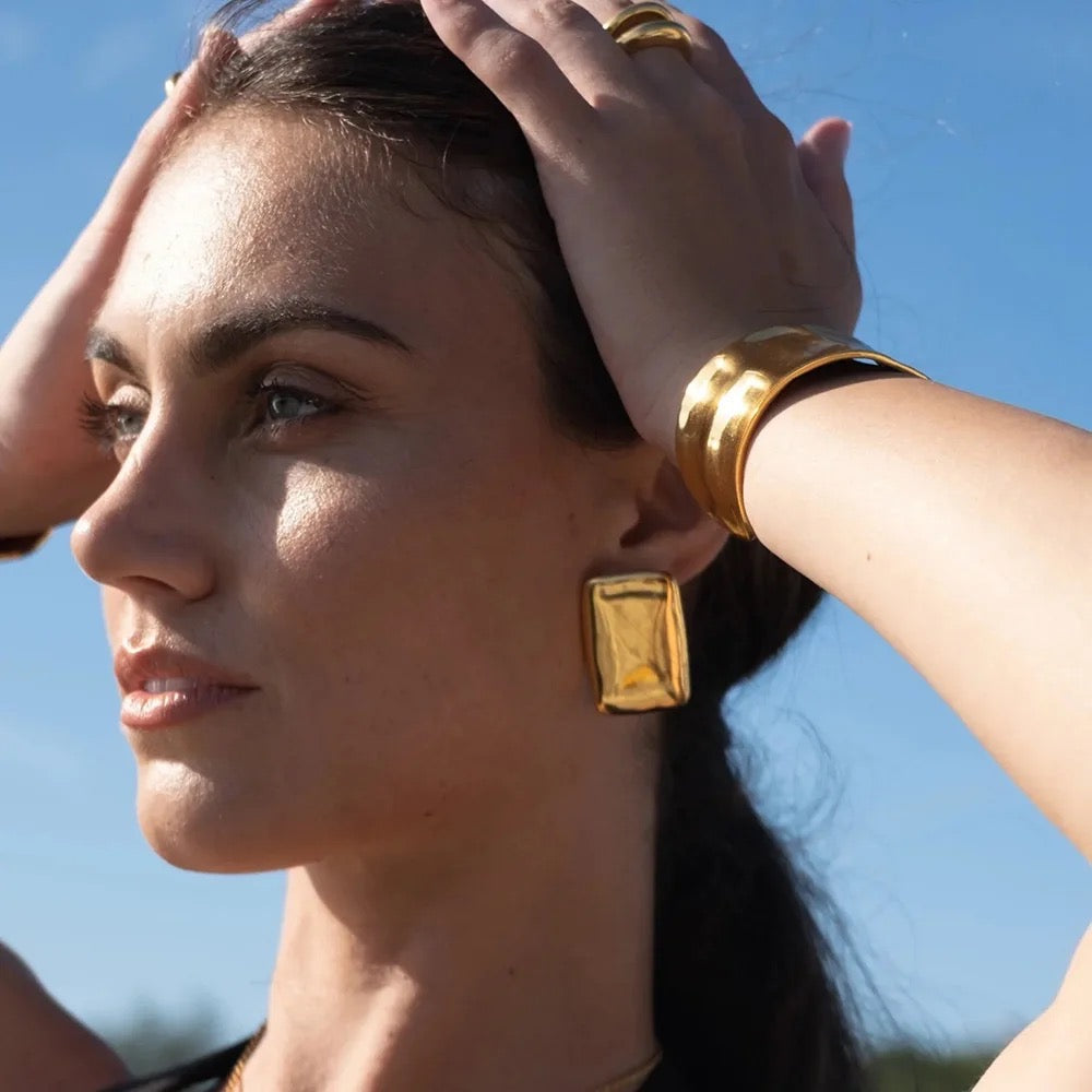 Stella - Elegant Rectangular Studs