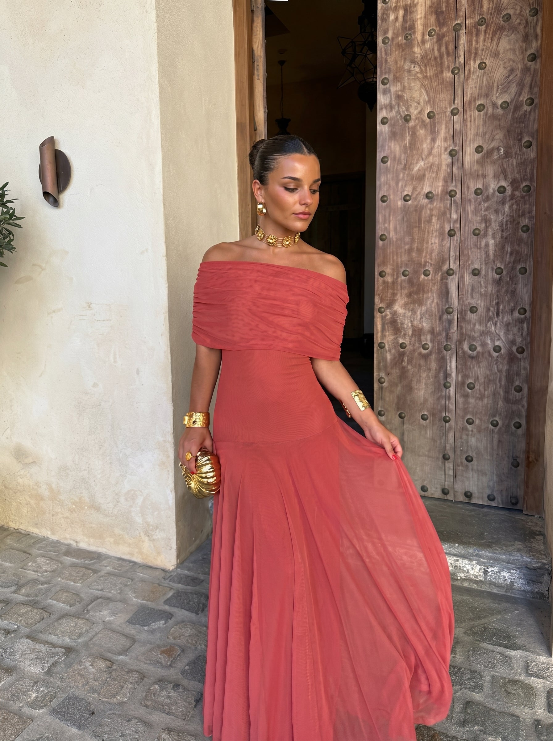 Elegant strapless mesh dress