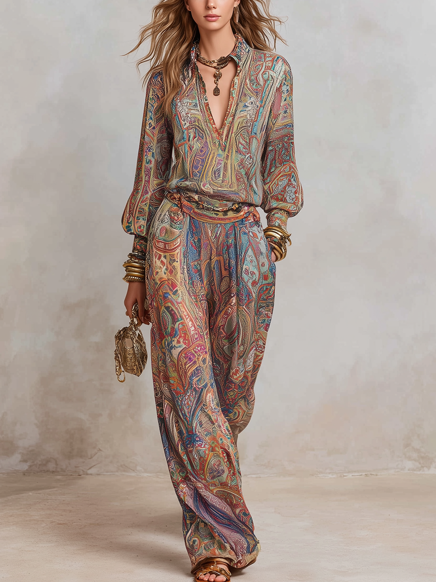 Beautiful pantsuit with wide legs and a paisley print